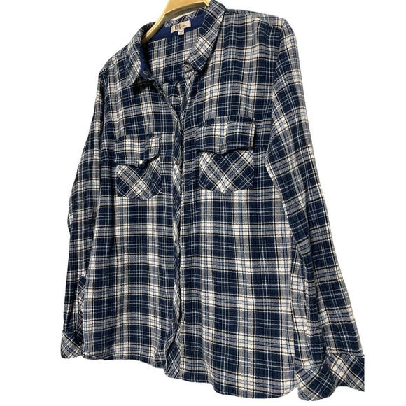 Kut From The Kloth XXL Blue Plaid Shirt – Casual, Cozy, Everyday Style - Picture 3 of 7
